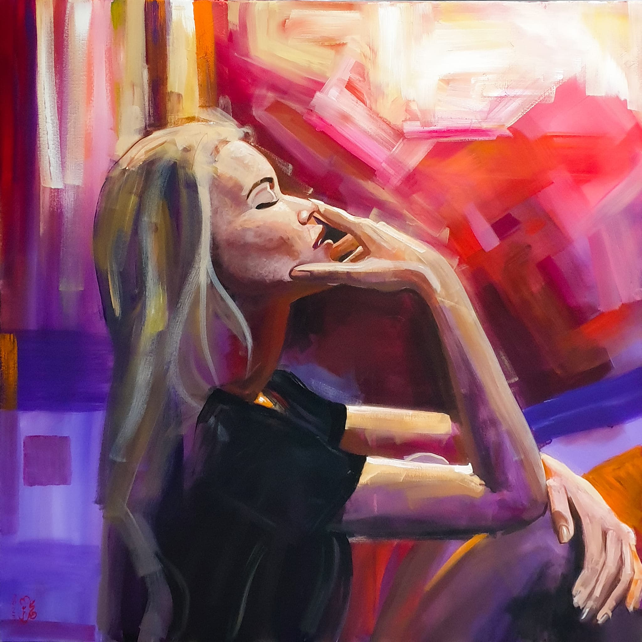 لوحة لامرأة مسترخية بتدرجات وردية وبنفسجية.